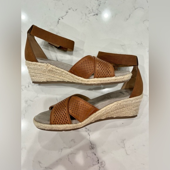 Earth Origins Naples Natasha Espadrille. Tan. Size 8M.  Great used condition! - Picture 9 of 10